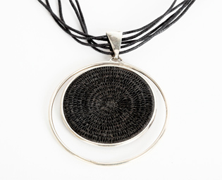 Disc necklace